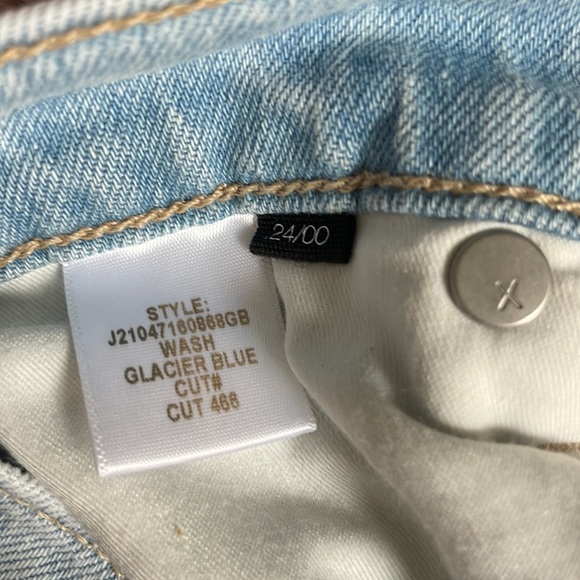 Veronica Beard High Rise Light Wash Jeans - Picture 5 of 5